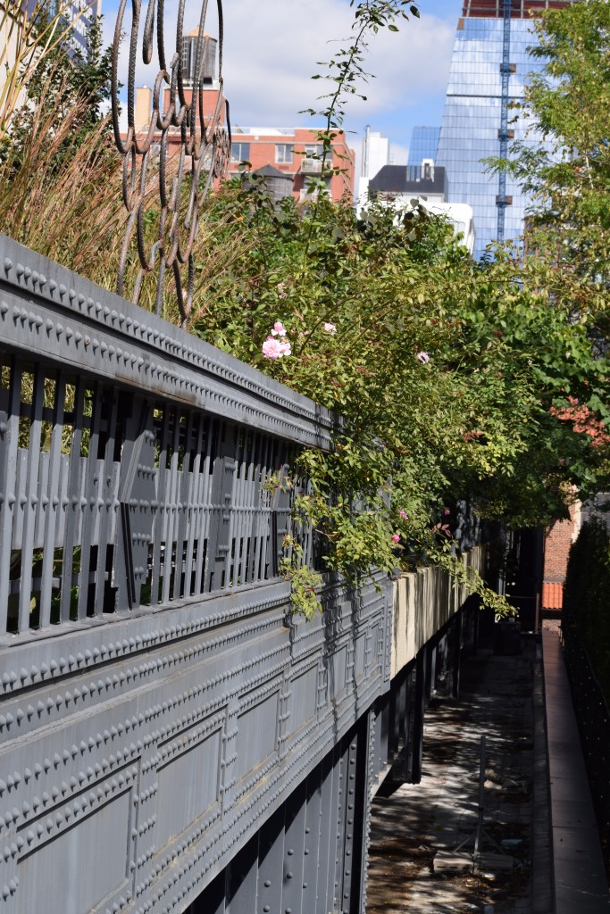 Highline Walking away from Chelsea Market